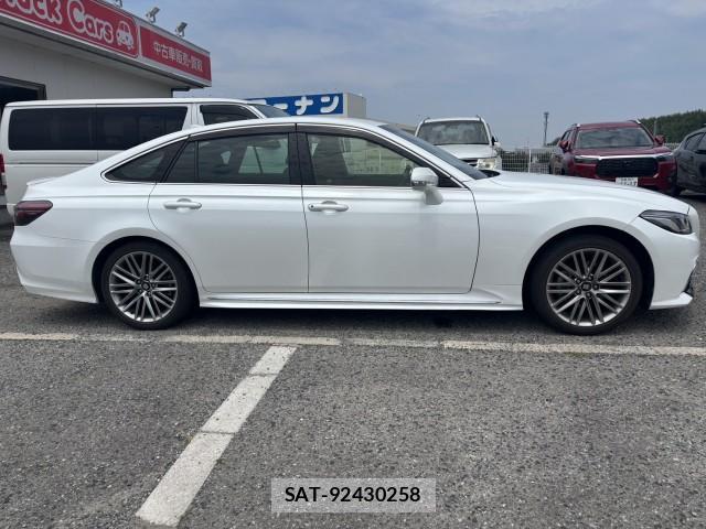 Toyota CROWN HYBRID 2021-07 8222811-3