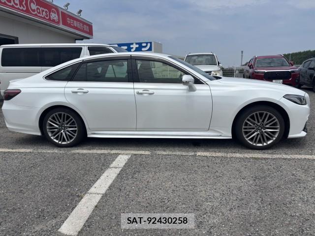 Toyota CROWN HYBRID 2021-07 8222811-4