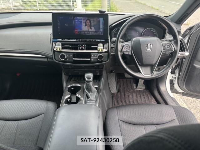 Toyota CROWN HYBRID 2021-07 8222811-5