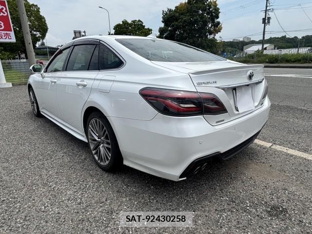 Toyota CROWN HYBRID 2021-07 8222811-8