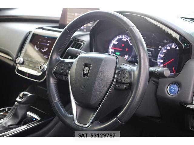 Toyota CROWN HYBRID 2020-06 8222937-16