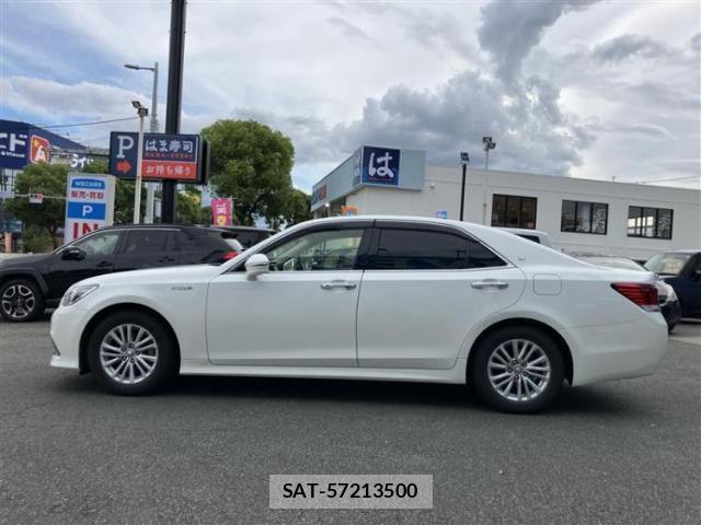 Toyota CROWN HYBRID 2017-01 8223417-1