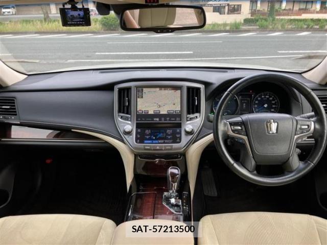 Toyota CROWN HYBRID 2017-01 8223417-3