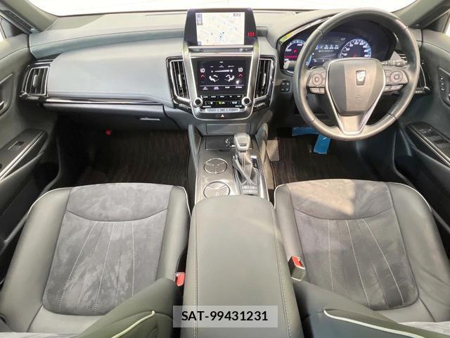 Toyota CROWN HYBRID 2019-08 8223986-1
