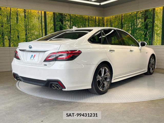 Toyota CROWN HYBRID 2019-08 8223986-16
