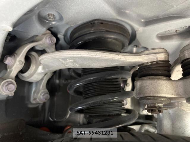 Toyota CROWN HYBRID 2019-08 8223986-19
