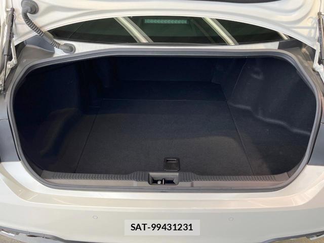 Toyota CROWN HYBRID 2019-08 8223986-9