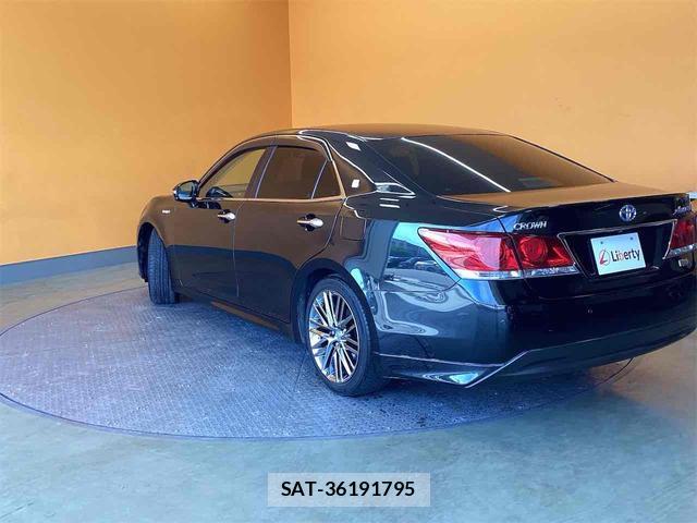 Toyota CROWN HYBRID 2015-08 8224574-8