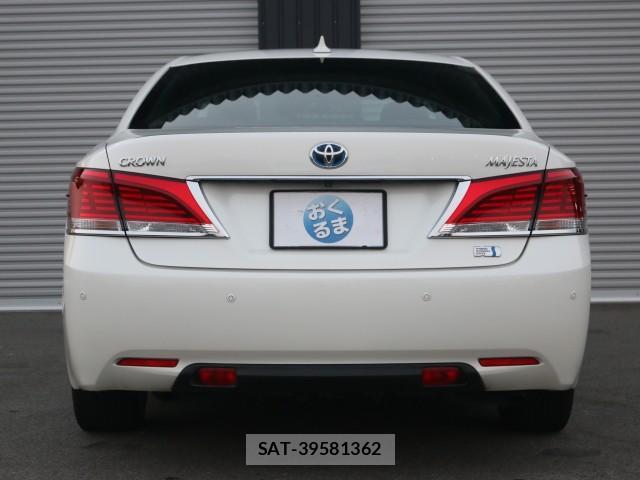 Toyota CROWN MAJESTA 2014-08 8217274-1