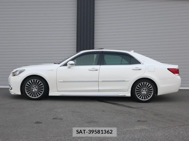 Toyota CROWN MAJESTA 2014-08 8217274-10