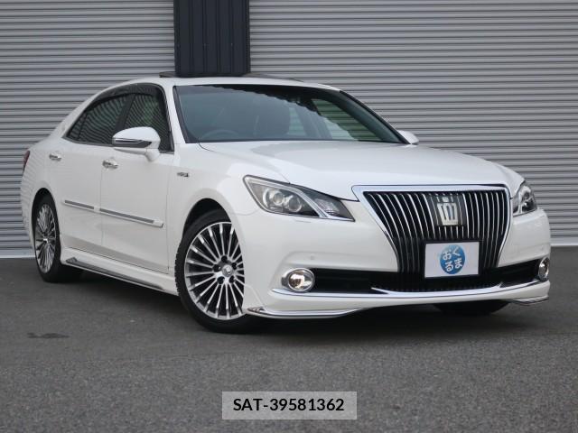 Toyota CROWN MAJESTA 2014-08 8217274-11