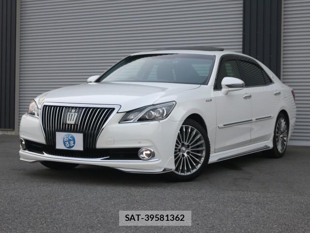 Toyota CROWN MAJESTA 2014-08 8217274-12