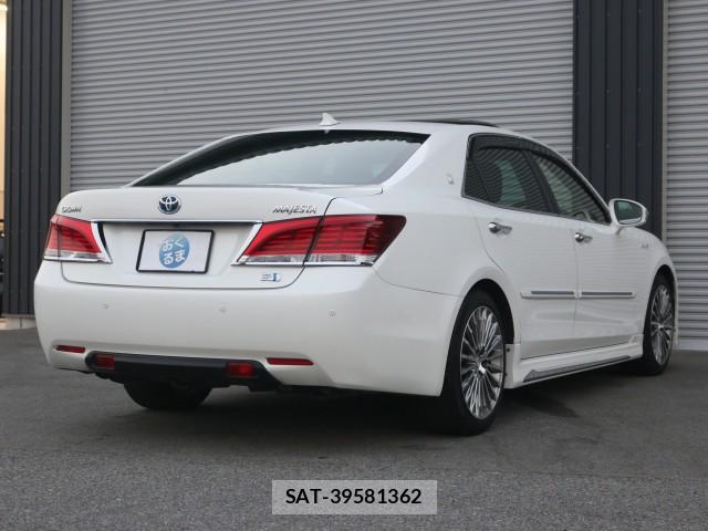 Toyota CROWN MAJESTA 2014-08 8217274-13