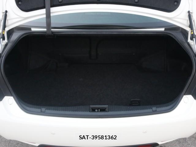 Toyota CROWN MAJESTA 2014-08 8217274-18