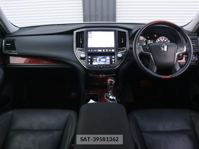 Toyota CROWN MAJESTA 2014-08 8217274-2