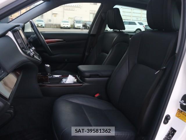 Toyota CROWN MAJESTA 2014-08 8217274-5