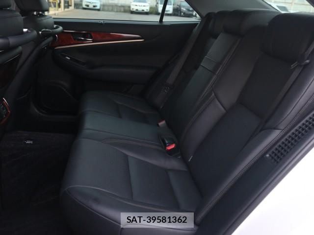 Toyota CROWN MAJESTA 2014-08 8217274-6
