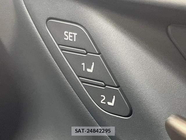Toyota CROWN 2024-10 8216115-6