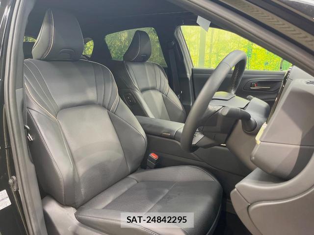 Toyota CROWN 2024-10 8216115-7