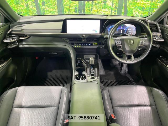 Toyota CROWN 2023-11 8216173-1