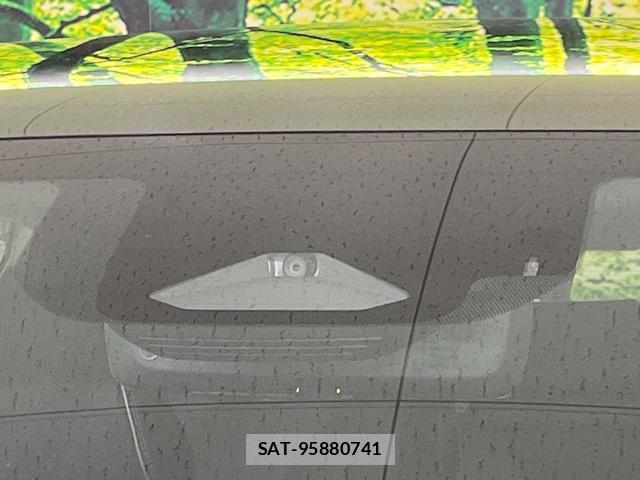 Toyota CROWN 2023-11 8216173-2
