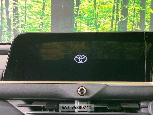 Toyota CROWN 2023-11 8216173-4