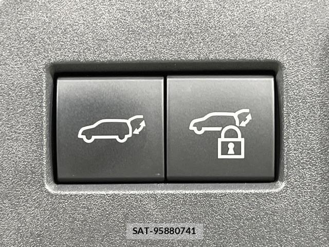 Toyota CROWN 2023-11 8216173-6