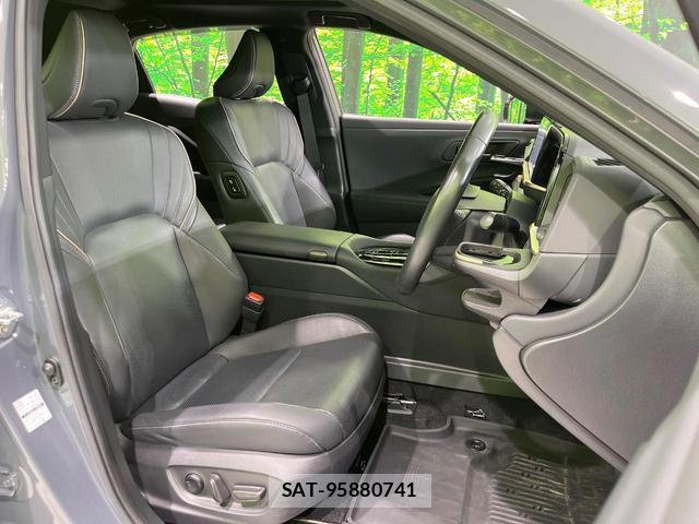 Toyota CROWN 2023-11 8216173-7