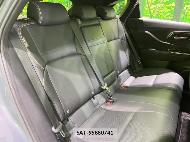 Toyota CROWN 2023-11 8216173-8