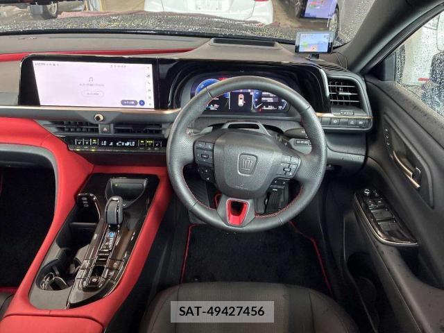 Toyota CROWN 2024-05 8216385-2