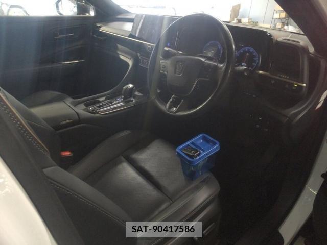 Toyota CROWN 2024-05 8217008-2