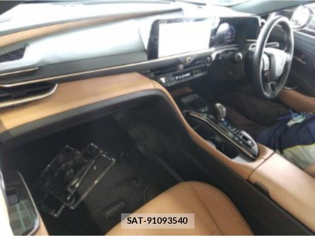 Toyota CROWN 2023-11 8218912-2