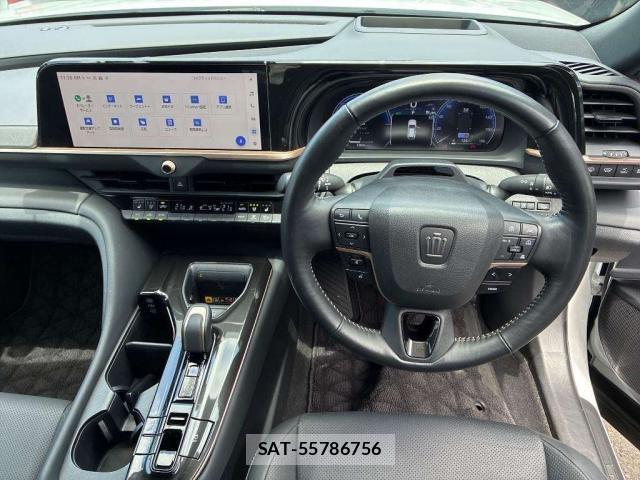 Toyota CROWN 2024-11 8218993-2