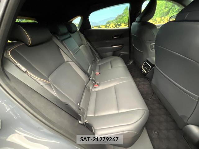 Toyota CROWN 2023-12 8219916-8