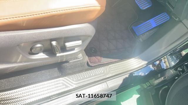 Toyota CROWN 2024-06 8220041-9
