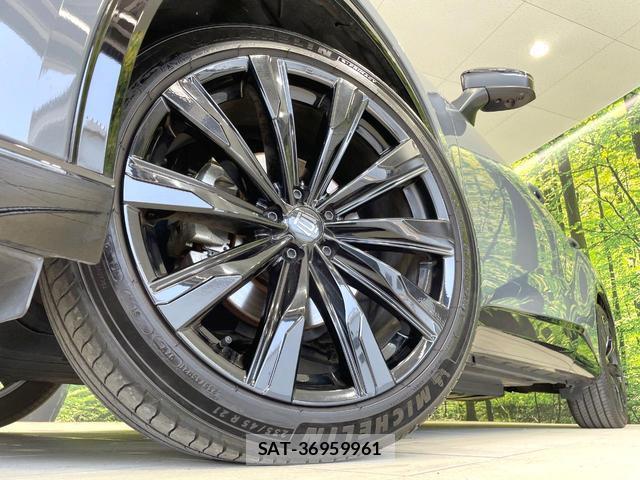 Toyota CROWN 2023-11 8223289-12