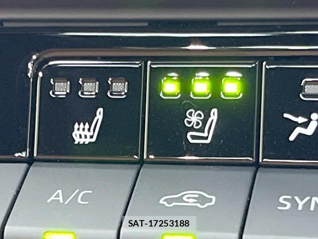 Toyota CROWN 2023-12 8223995-5