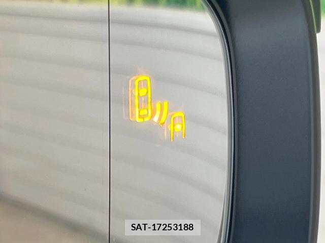 Toyota CROWN 2023-12 8223995-6