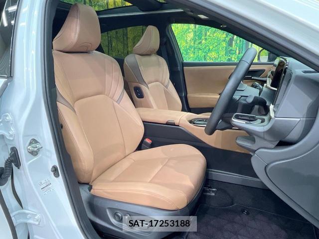 Toyota CROWN 2023-12 8223995-7