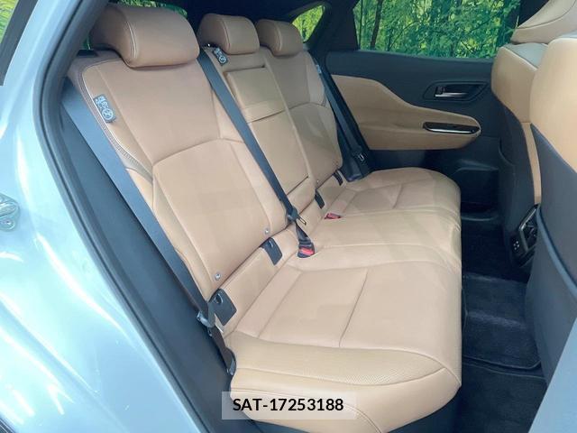 Toyota CROWN 2023-12 8223995-8