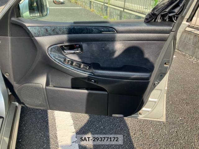 Toyota CROWN 2004-02 8217157-11
