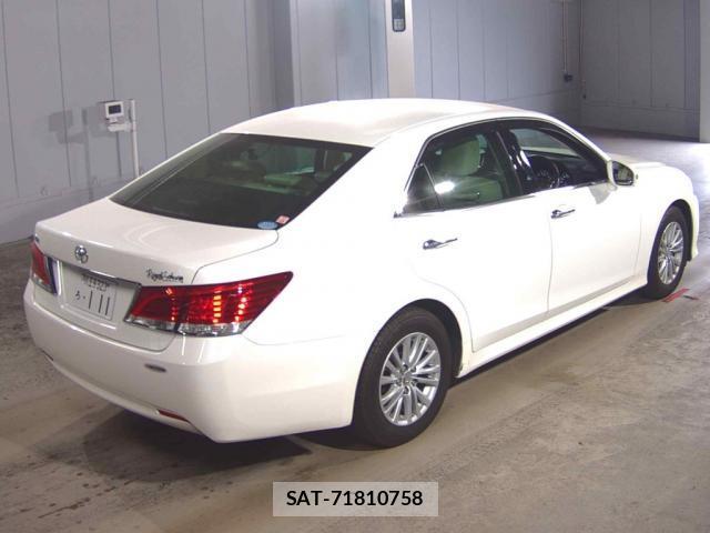 Toyota CROWN 2017 8218100-1