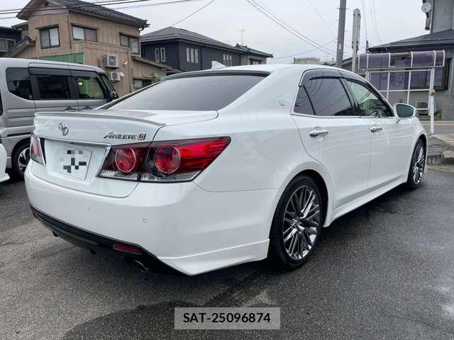 Toyota CROWN 2016-03 8218129-1