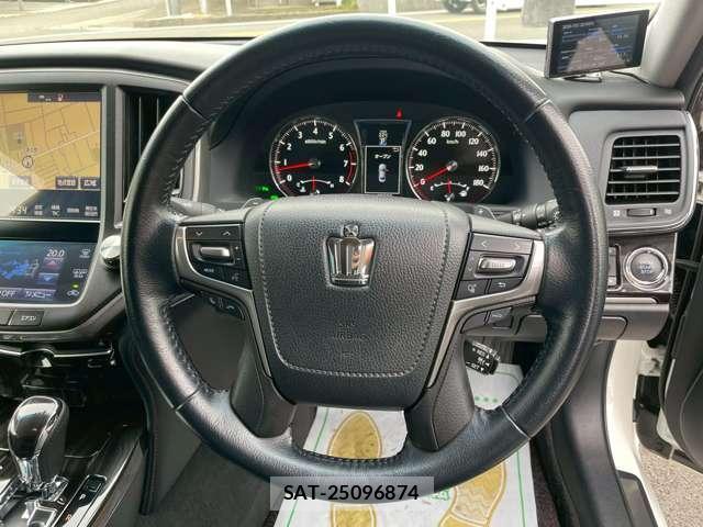 Toyota CROWN 2016-03 8218129-11