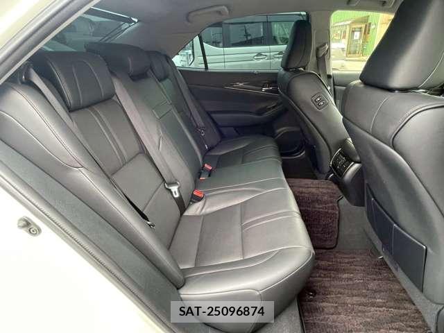 Toyota CROWN 2016-03 8218129-15