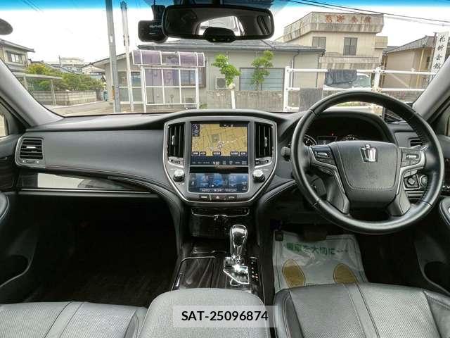 Toyota CROWN 2016-03 8218129-2