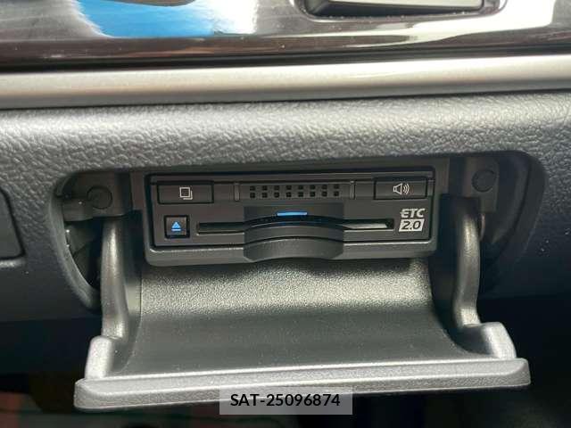 Toyota CROWN 2016-03 8218129-6