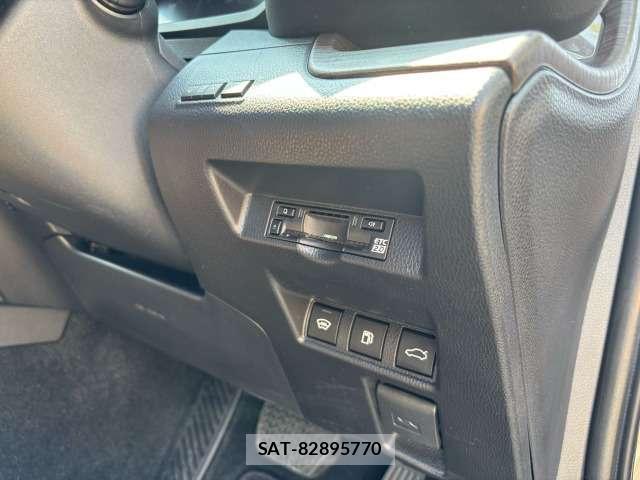 Toyota CROWN 2024-02 8218372-12