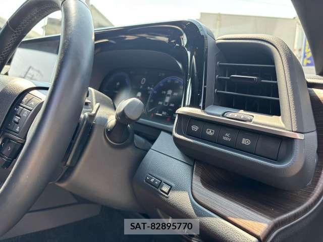 Toyota CROWN 2024-02 8218372-13