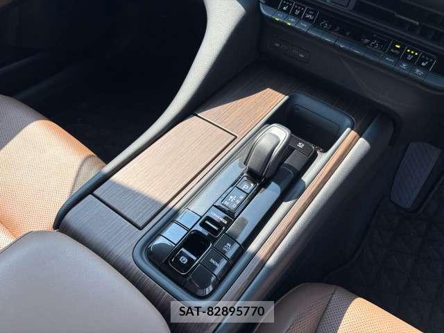 Toyota CROWN 2024-02 8218372-16